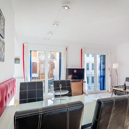 Insitges Center Apartmán *